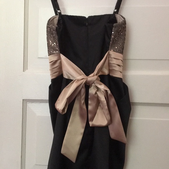 Black/Gold SemiFormal/Homecoming Dress w/ Pockets! - Picture 2 of 2